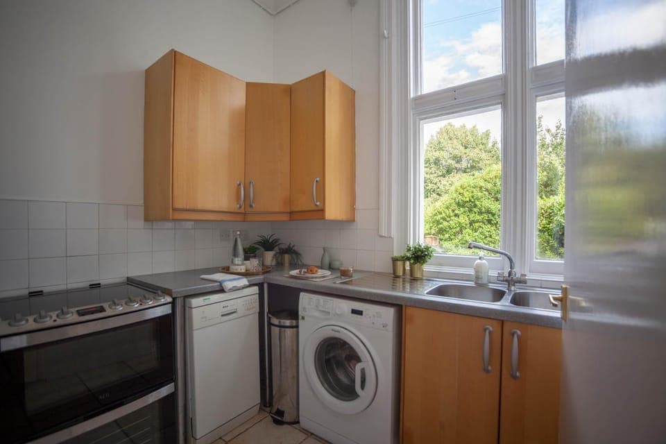 Kitchen or kitchenette, dishwasher, oven, stove, washing machine