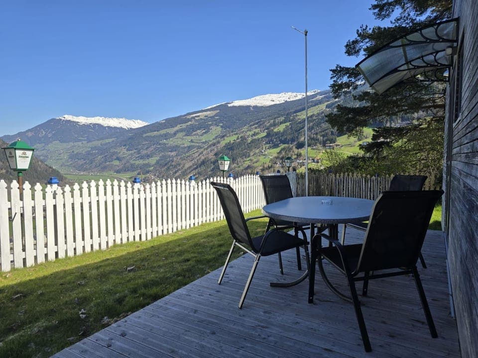 Spring, Natural landscape, Garden, View (from property/room), Balcony/Terrace, Dining area, Garden view, Mountain view