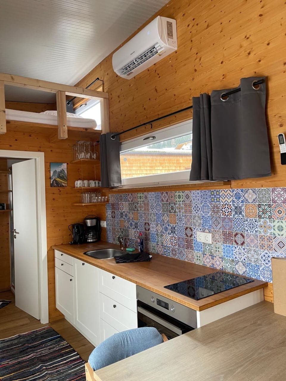 Bathroom, Kitchen or kitchenette, Bedroom, kitchen, kitchen, air conditioner, air conditioner