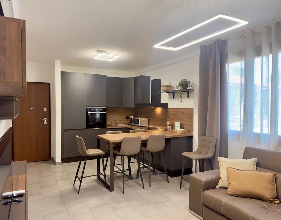 Coffee/tea facilities, Kitchen or kitchenette, Living room, Dining area, oven, stove