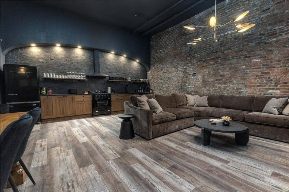 TV and multimedia, Kitchen or kitchenette, Living room, Dining area, stove