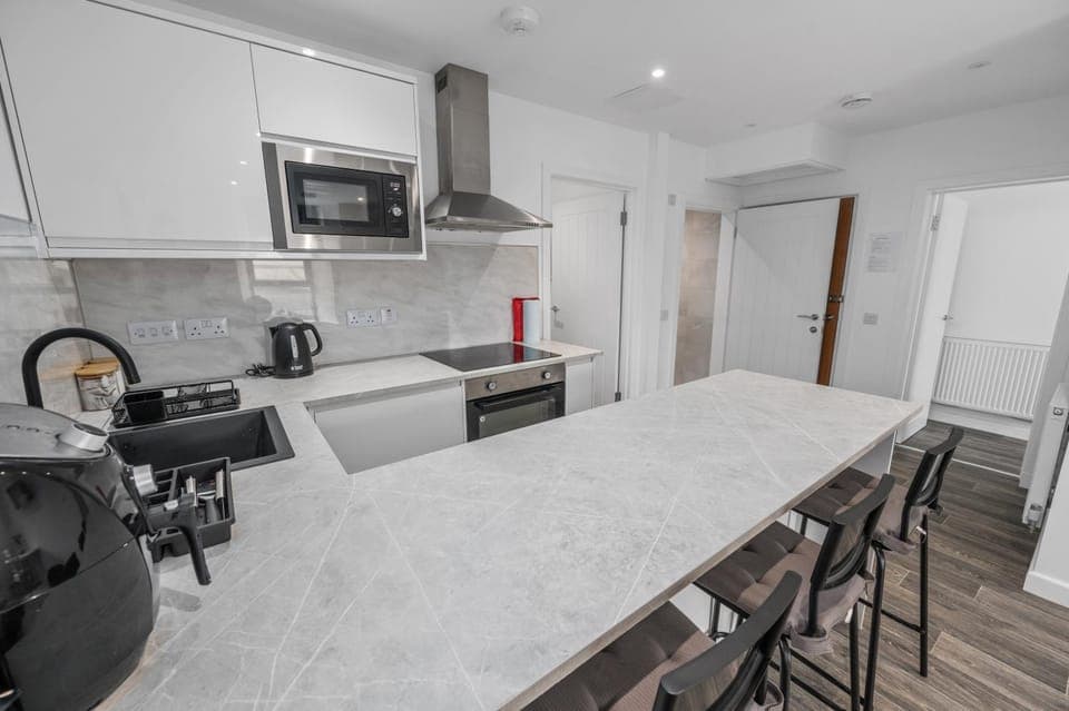 Kitchen or kitchenette, Dining area, oven, stove