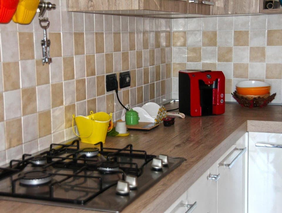 Coffee/tea facilities, stove