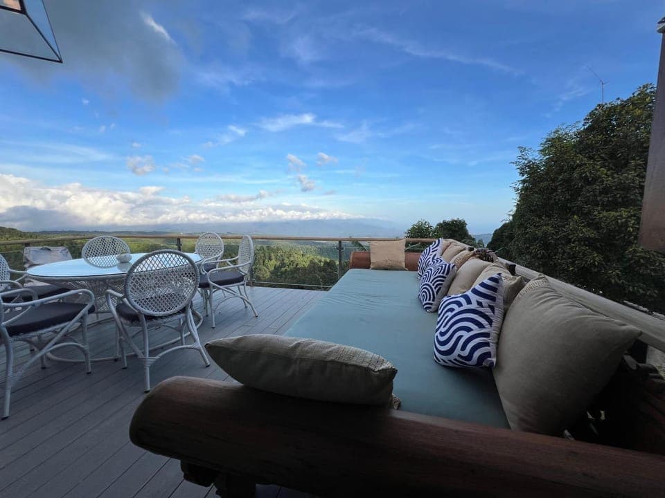 Natural landscape, View (from property/room), Balcony/Terrace, Seating area, Mountain view