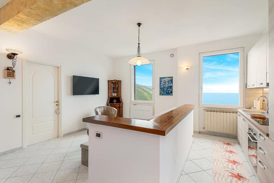 Natural landscape, TV and multimedia, Kitchen or kitchenette, Dining area, oven, stove