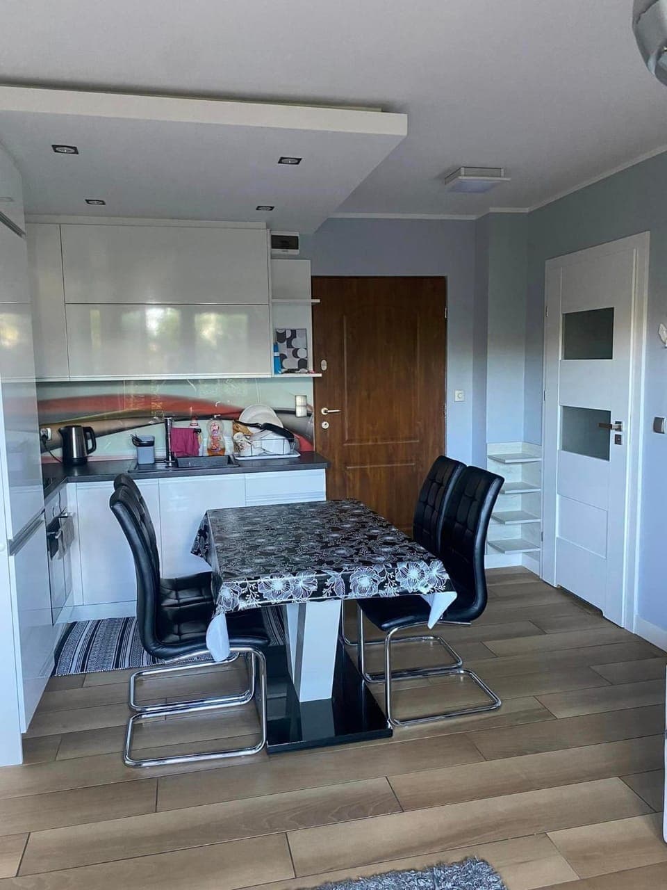 Kitchen or kitchenette, Living room, Seating area, Dining area