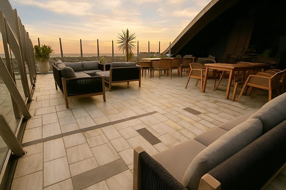 Property building, Restaurant/places to eat, Natural landscape, Summer, View (from property/room), Lounge or bar, City view, Sea view, Breakfast, Sunrise, Sunset