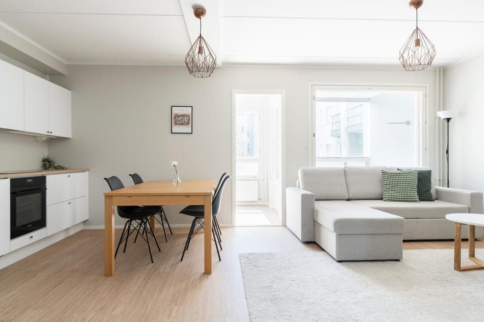 Renovated 3 bedroom family apartment with sauna and parking Apartment in Helsinki