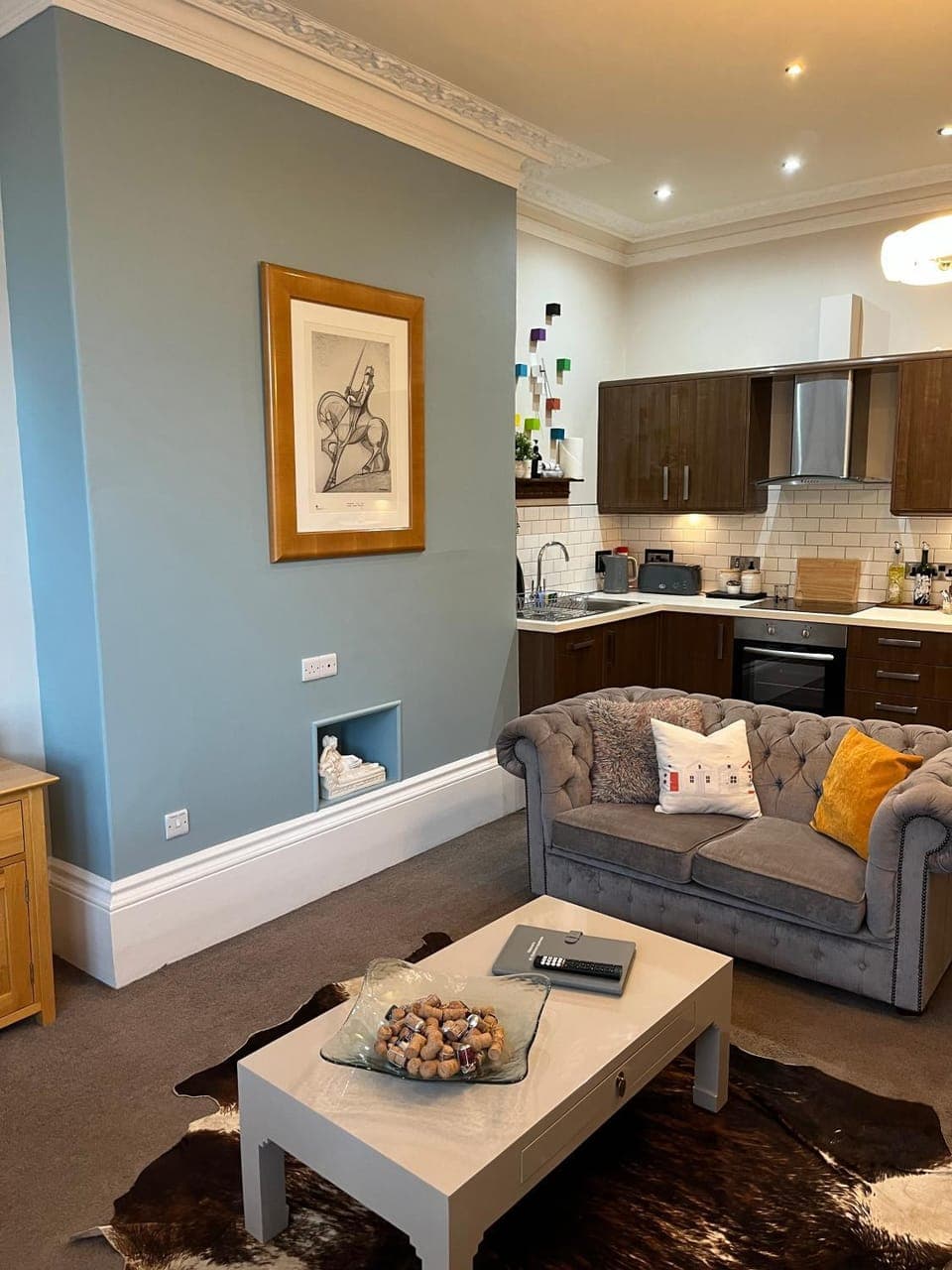 Seating area, kitchen