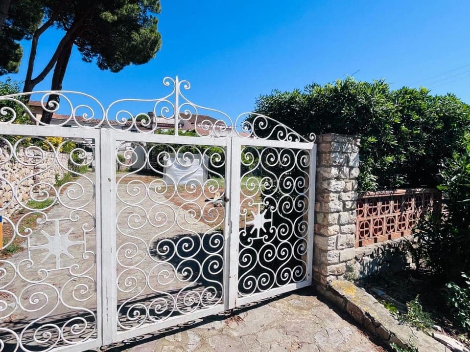 Facade/entrance, Day