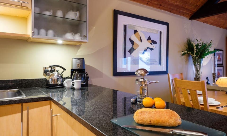 Property building, Kitchen or kitchenette, Dining area