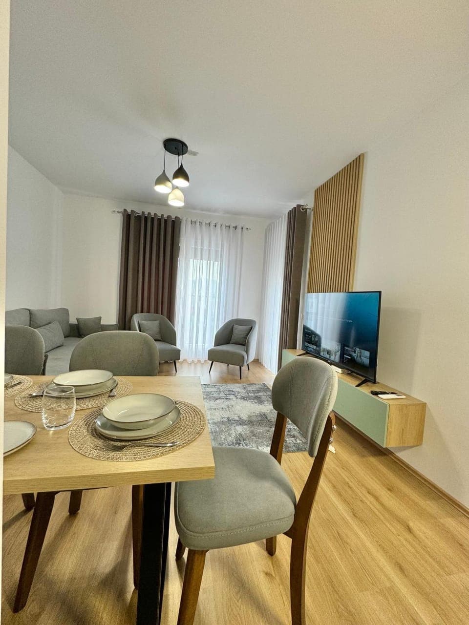 Communal lounge/ TV room, TV and multimedia, Kitchen or kitchenette, Living room, Seating area, Dining area, Evening entertainment