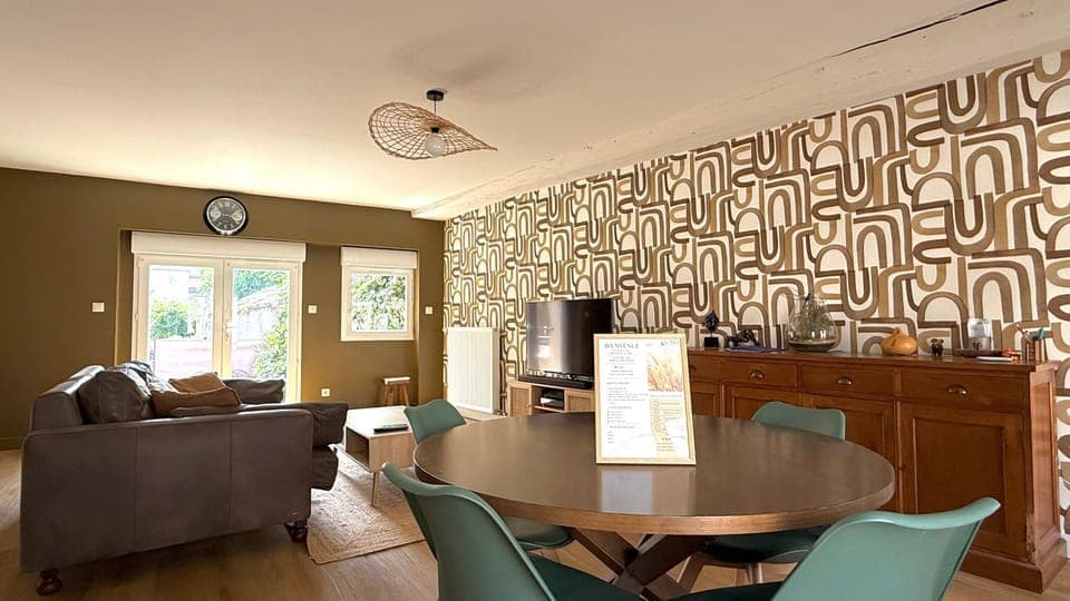 TV and multimedia, Living room, Seating area, Dining area, heating, internet