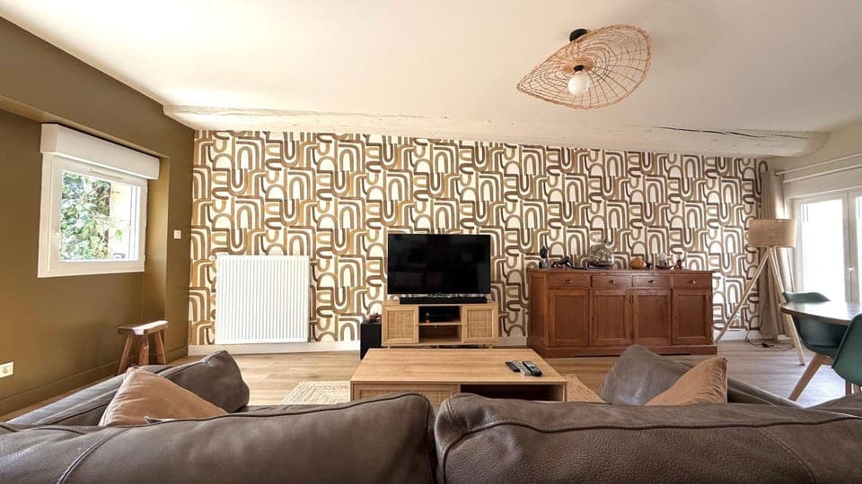 TV and multimedia, Living room, Seating area, Dining area, heating, internet