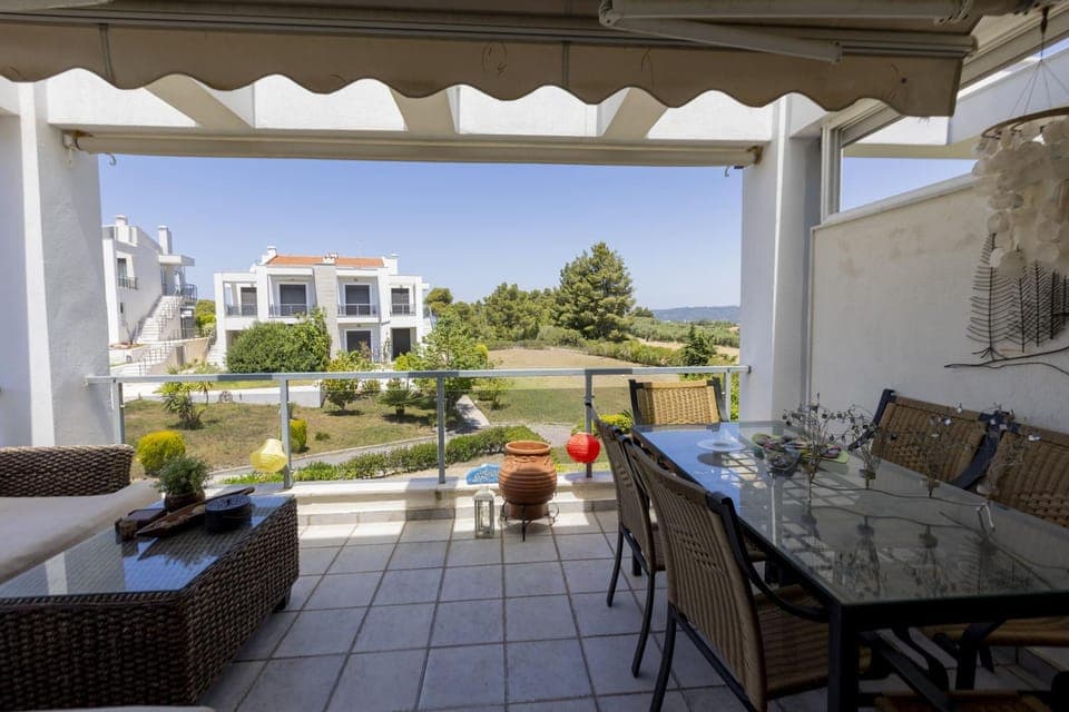 Patio, View (from property/room), Living room, Seating area, Dining area