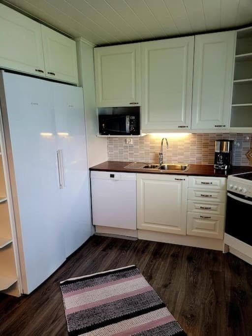 Coffee/tea facilities, Kitchen or kitchenette, dishwasher, oven, toaster