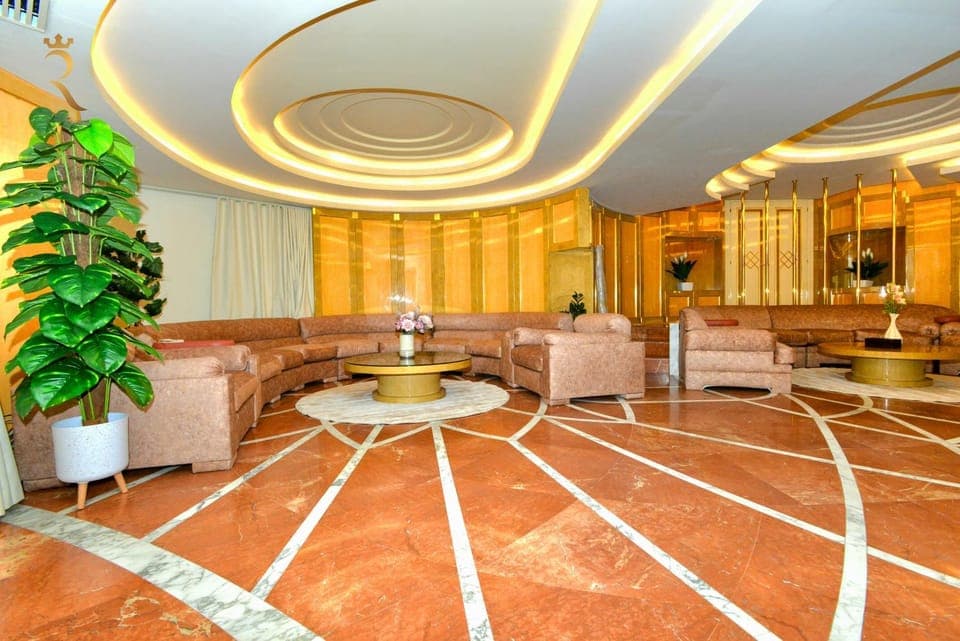 Restaurant/places to eat, Living room, Banquet/Function facilities, Seating area