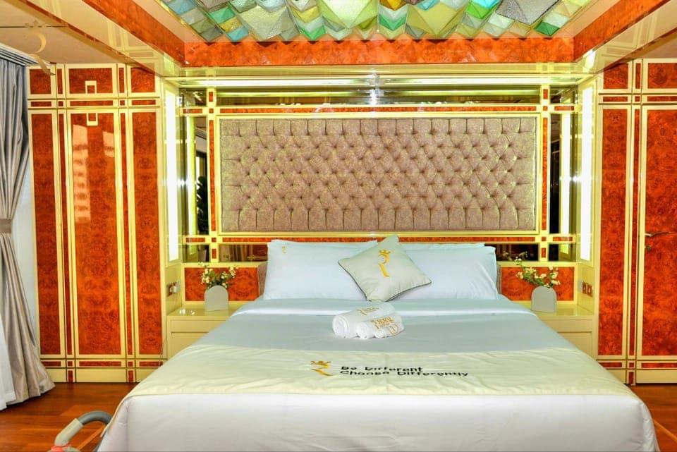 Bed, Photo of the whole room, Bedroom