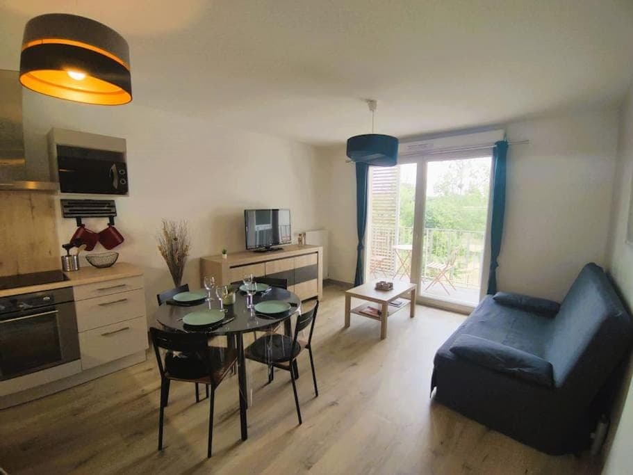 TV and multimedia, Seating area