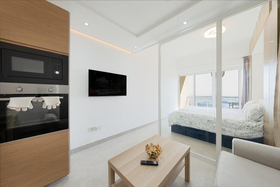 Bed, Living room, Bedroom