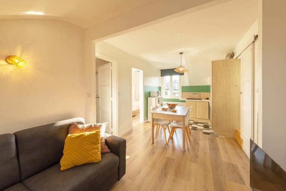 View (from property/room), Kitchen or kitchenette, Living room, Seating area, Dining area, kitchen