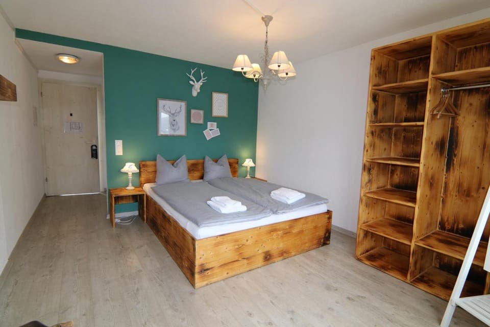 Photo of the whole room, Bedroom