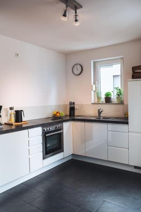 Kitchen or kitchenette, dishwasher, stove