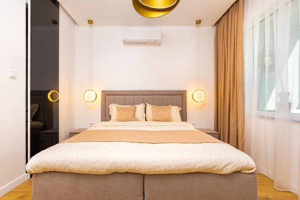 Bedroom, air conditioner