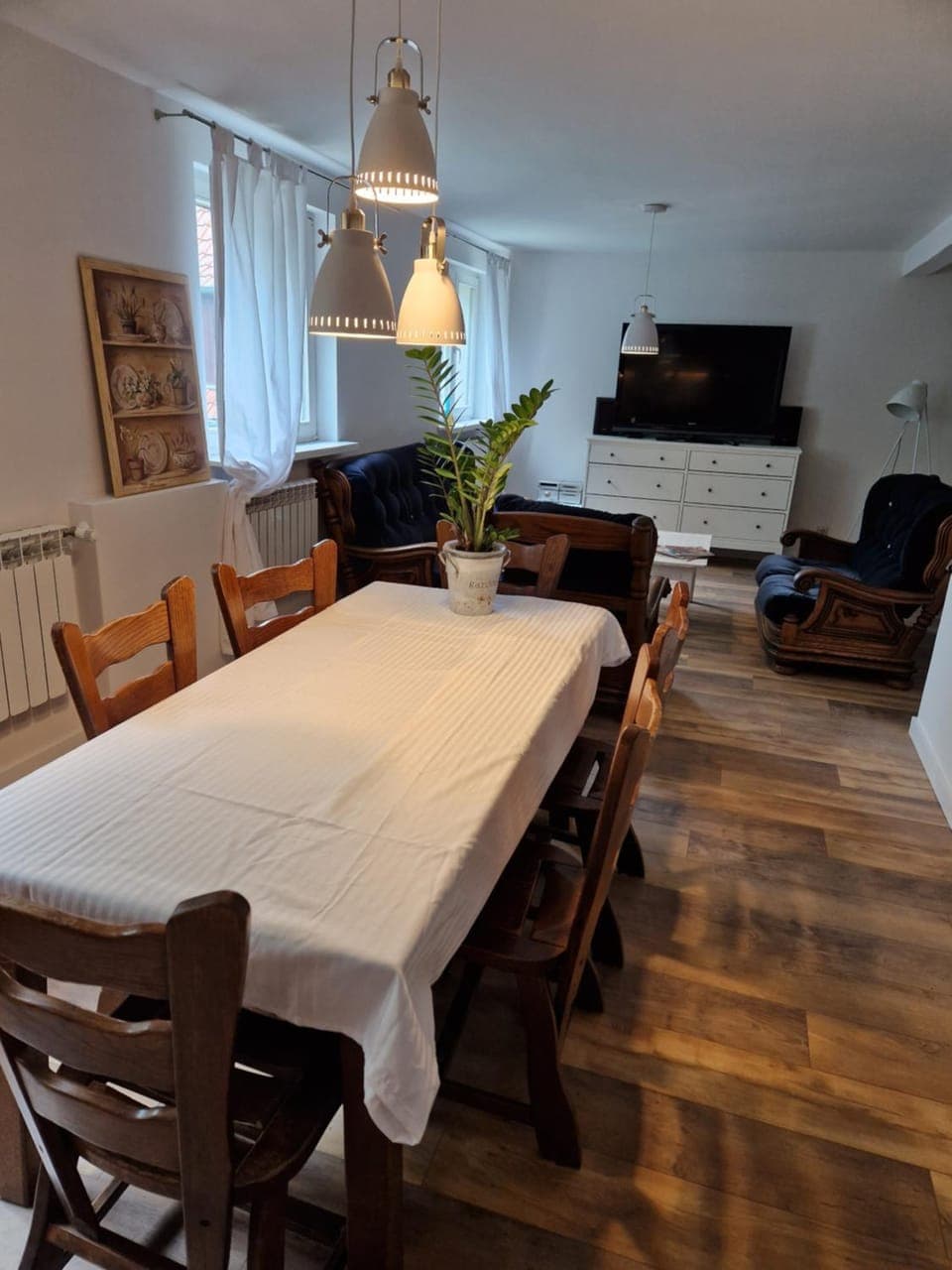 Seating area, Dining area