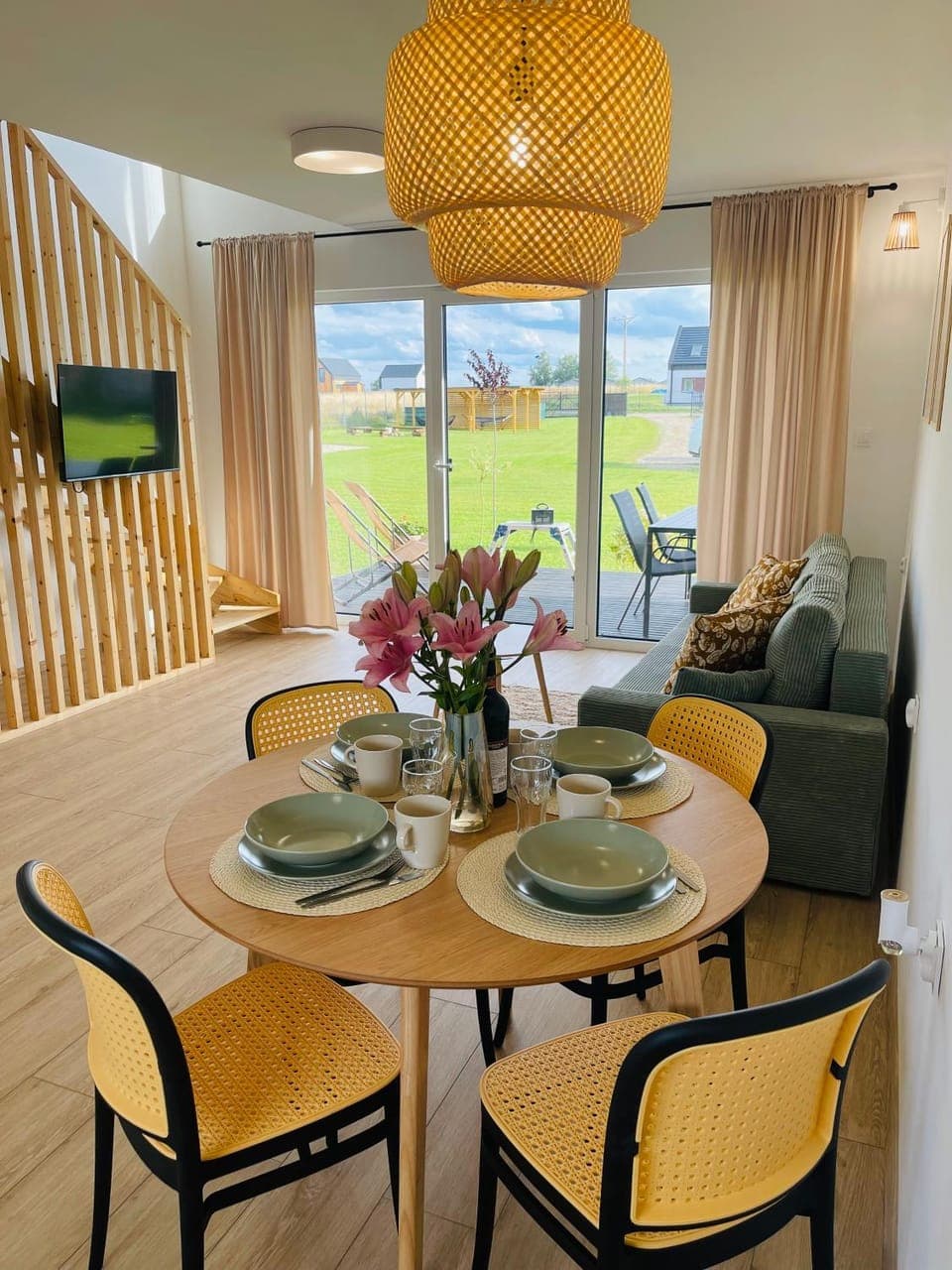 Living room, Seating area, Dining area