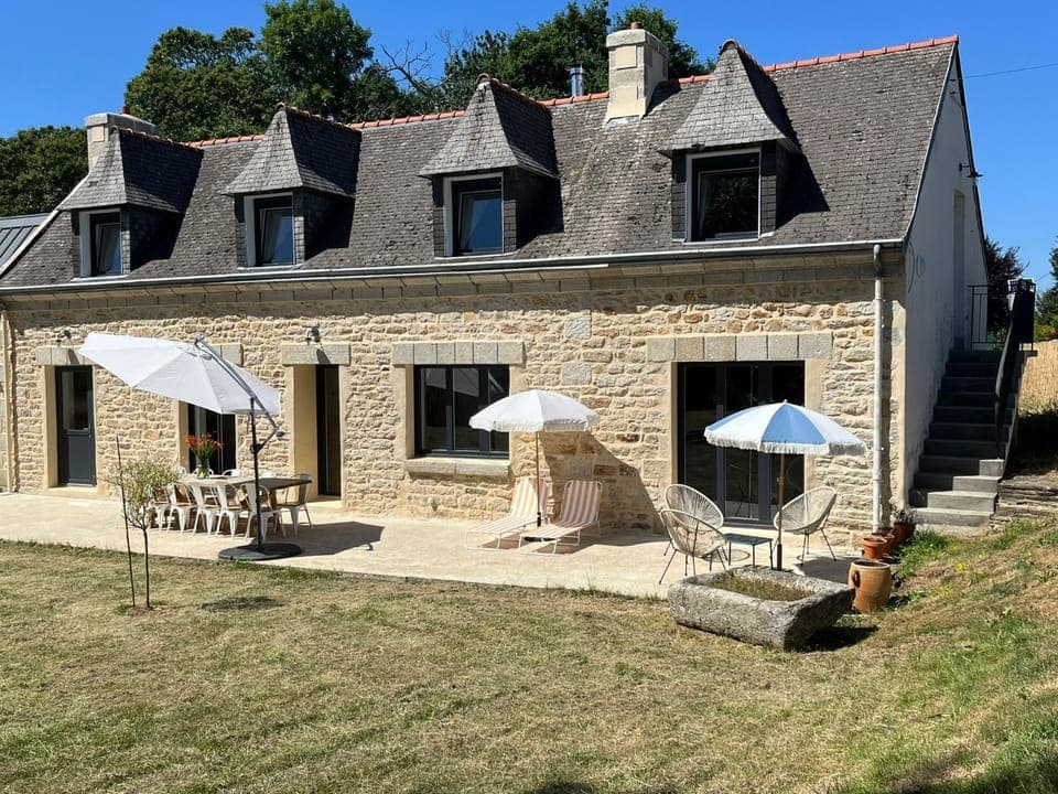 Property building, Patio, Garden, sunbed