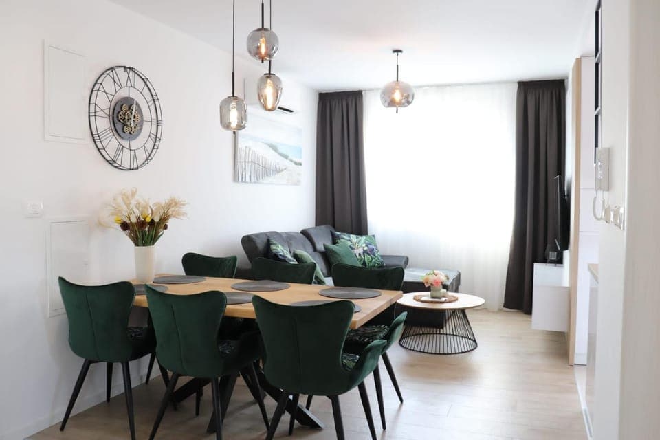 Living room, Dining area