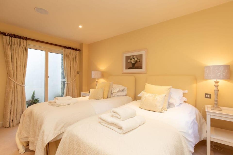 Property building, Bed, Bedroom, towels