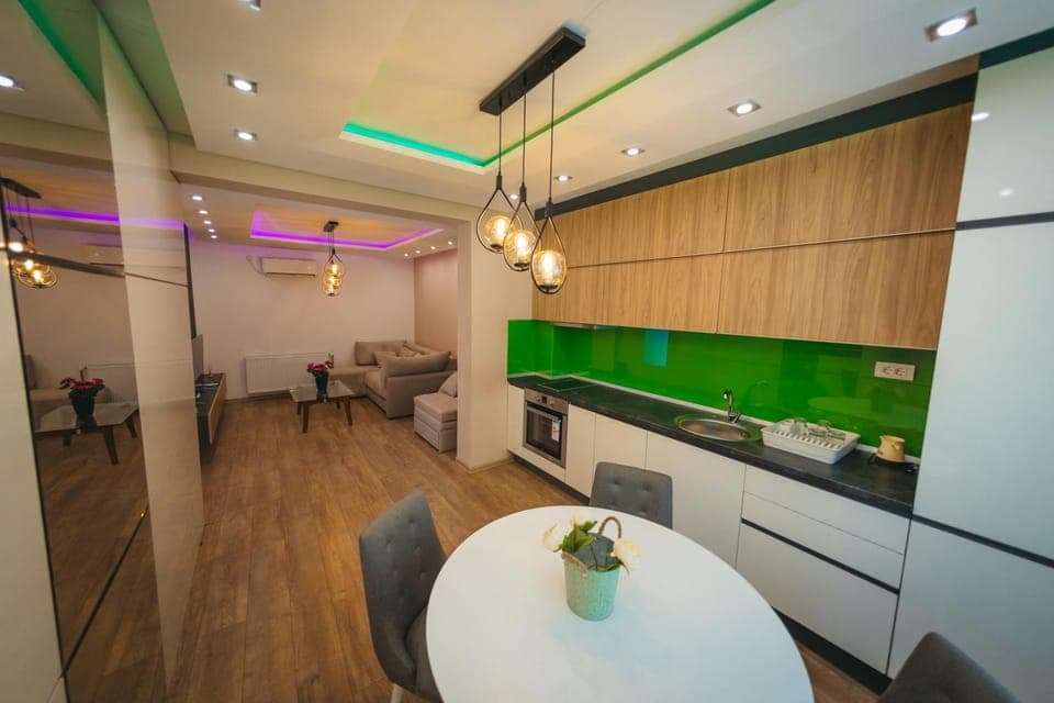 Kitchen or kitchenette, Dining area, oven, stove