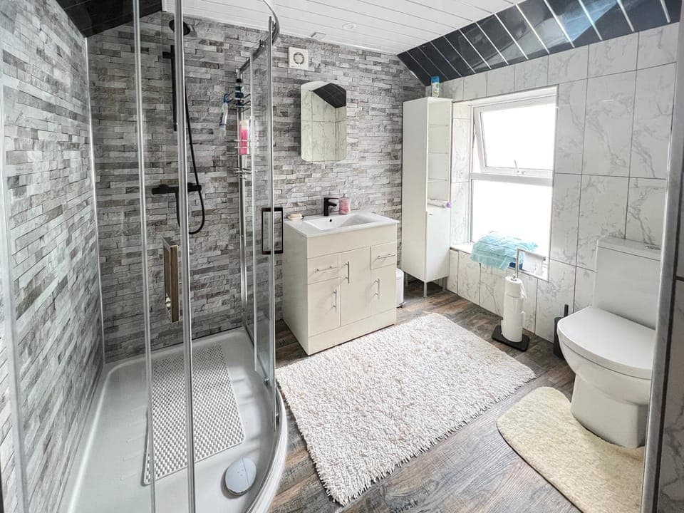 Shower, Toilet, Bathroom, Photo of the whole room