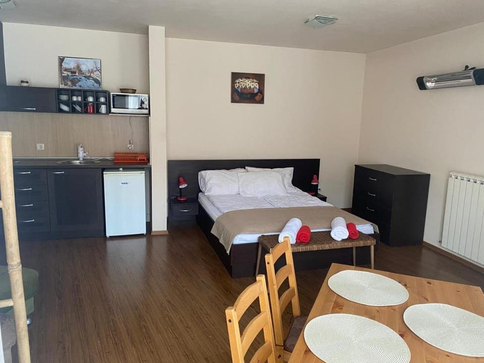 Bed, Kitchen or kitchenette