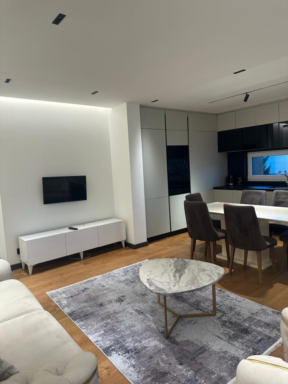 TV and multimedia, Seating area, Evening entertainment