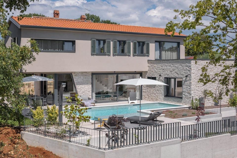 Property building, Swimming pool