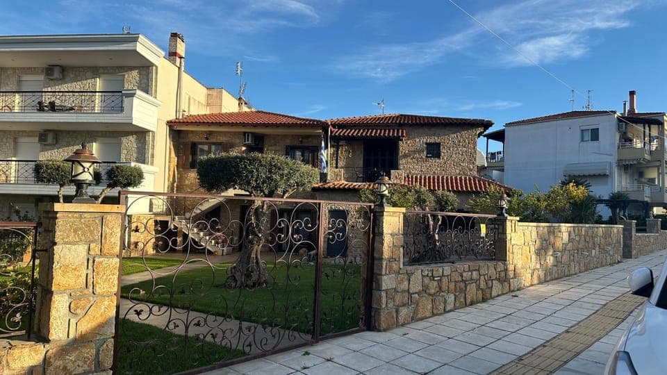 Property building, Balcony/Terrace, Inner courtyard view