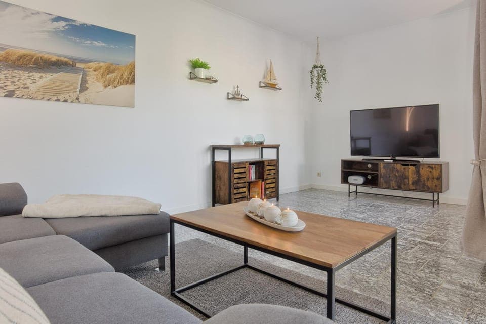 TV and multimedia, Living room, Seating area, Evening entertainment