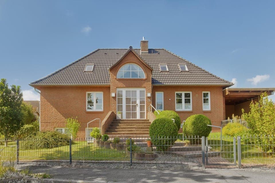 Property building, Day, Garden, Garden view