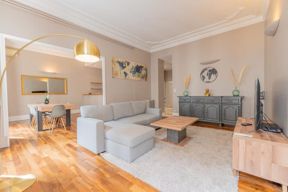 Living room, Seating area, Dining area