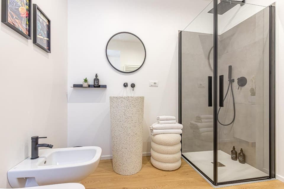 Shower, Bathroom, bidet, towels