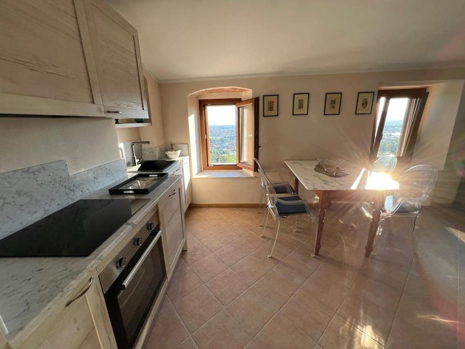 BBQ facilities, Kitchen or kitchenette, Dining area, dishwasher, oven, pet friendly, stove