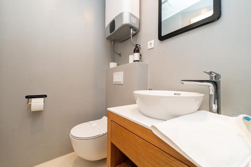 Toilet, Bathroom, towels