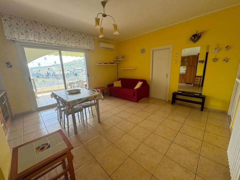 Kitchen or kitchenette, Seating area