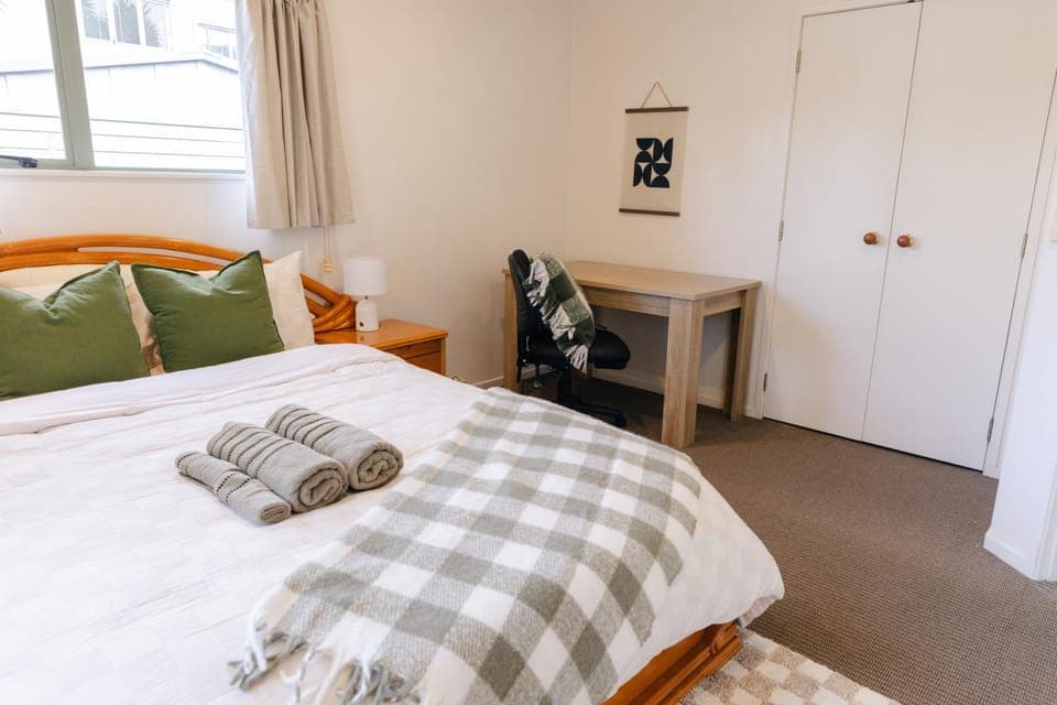 Photo of the whole room, wardrobe