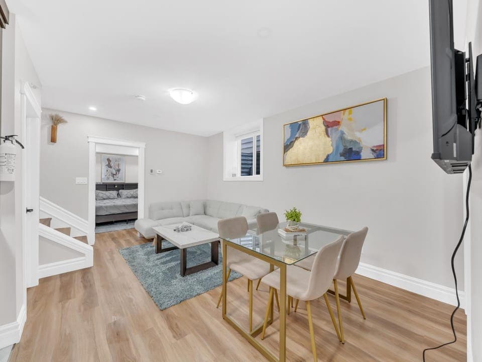 TV and multimedia, Living room, Dining area