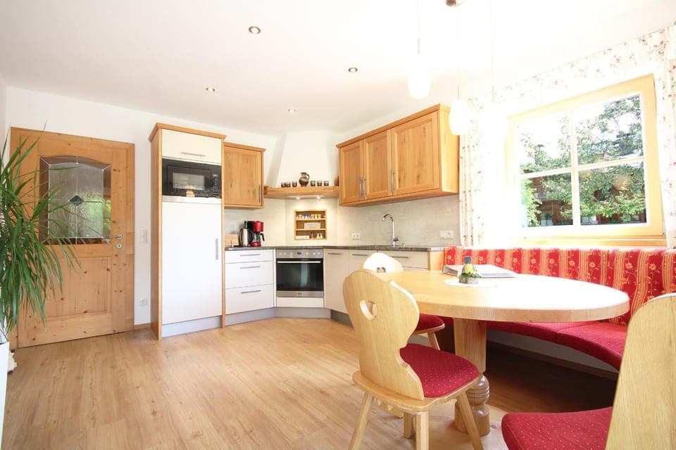 Kitchen or kitchenette, Seating area, Dining area, dishwasher, oven, stove, toaster