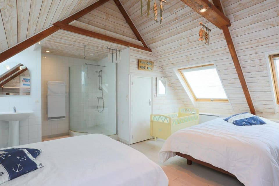 Property building, Living room, Bedroom